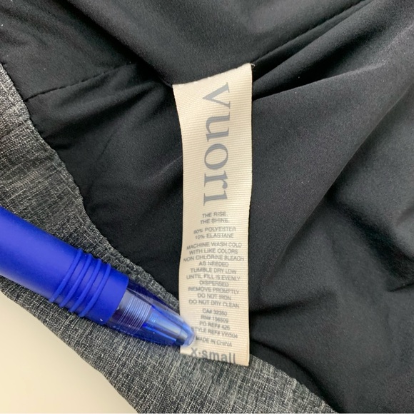 Vuori Puffer Jacket Coat Women’s Gray Sz XS Pockets Hooded Active Outdoors - Picture 12 of 16